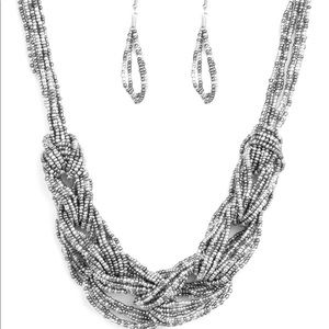 💥3/$15💥 City Catwalk - Silver Earrings